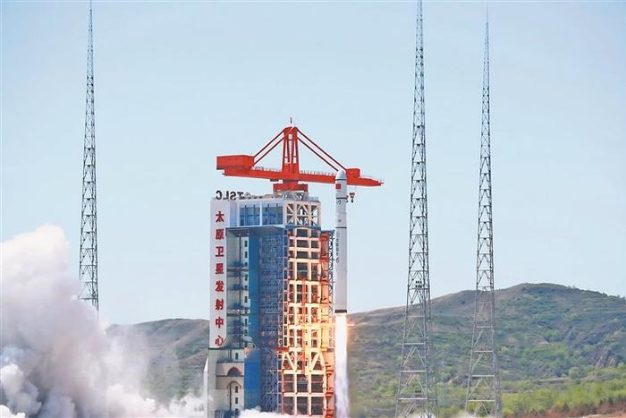 “微纳双星”搭载长征六号丙运载火箭在太原卫星发射中心点火升空。 图片由哈工大卫星技术研究所提供